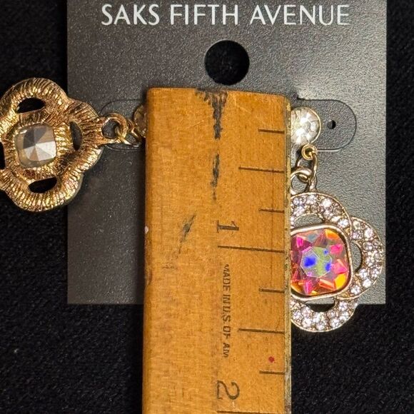 Saks Fifth Avenue Gold and Vitrial Crystal Center Clover Floral Earring 1.5in - Picture 6 of 9